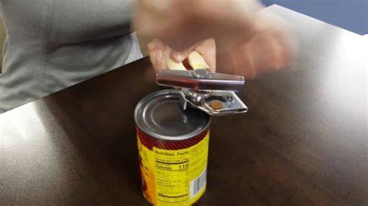 How do you use a manual can opener?