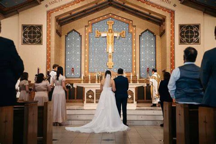 How much does it cost to get married at a church?