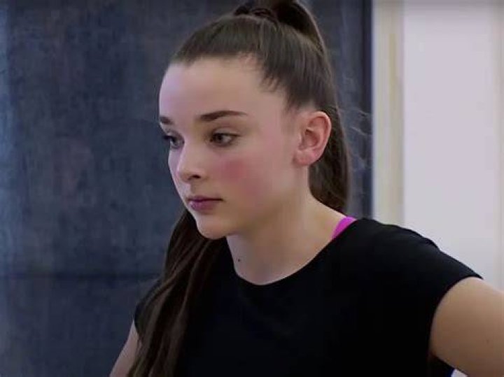 What episode does Kendall join dance moms?