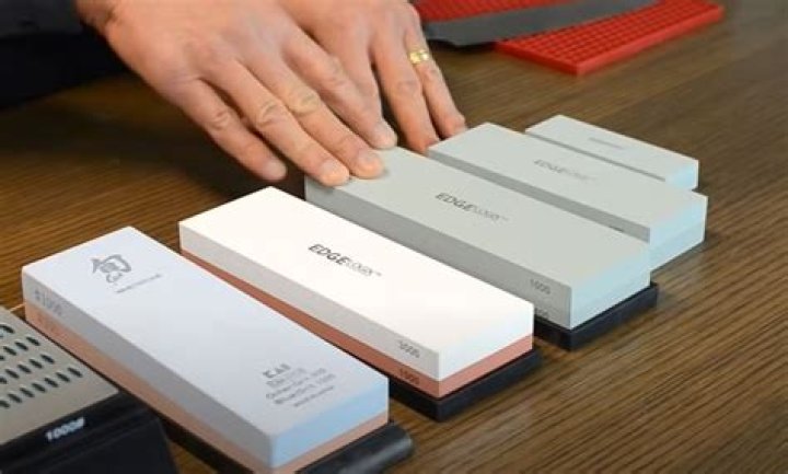 What grit sharpening stone do I need for a straight razor?
