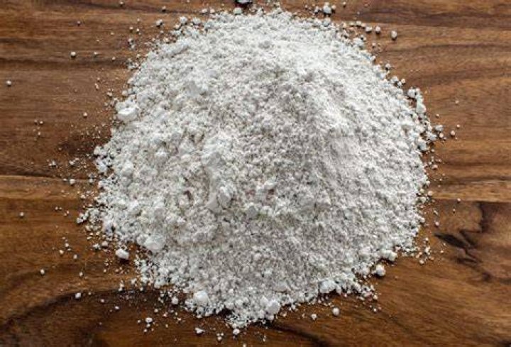 What is the best way to apply diatomaceous earth?